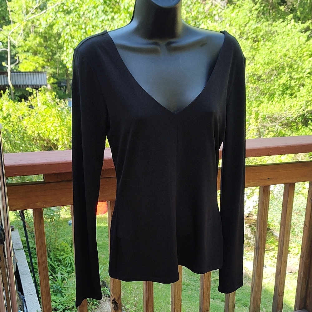 Black V-Neck Long Sleeve Top